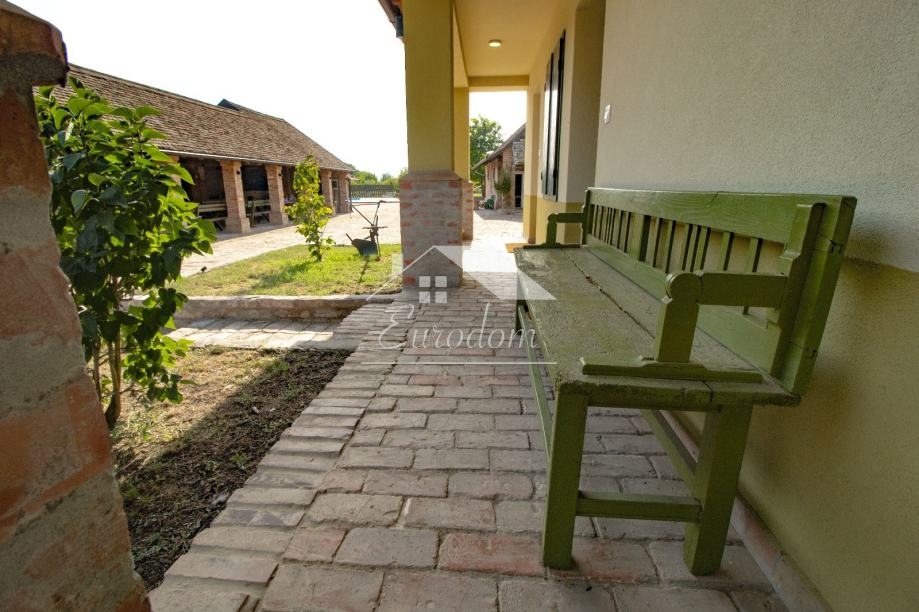 Kuća Na prodaju -  Karanac