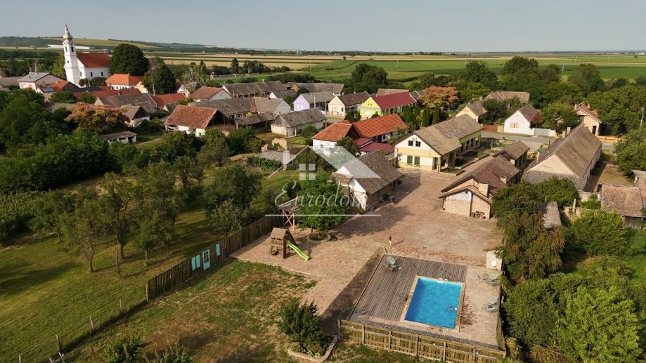 Kuća Na prodaju -  Karanac
