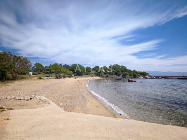 Land for sale 667 m² – Vrbnik