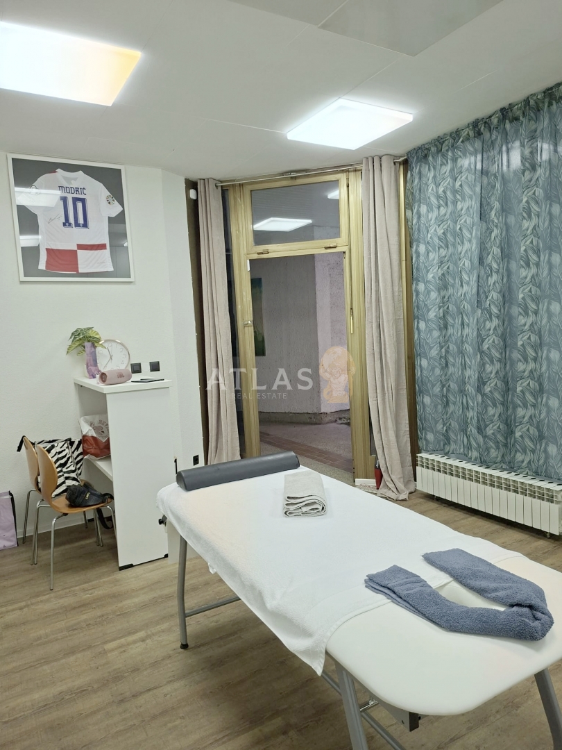 Locaux commerciaux À vendre - Grad Zagreb Medveščak - foto 3/4