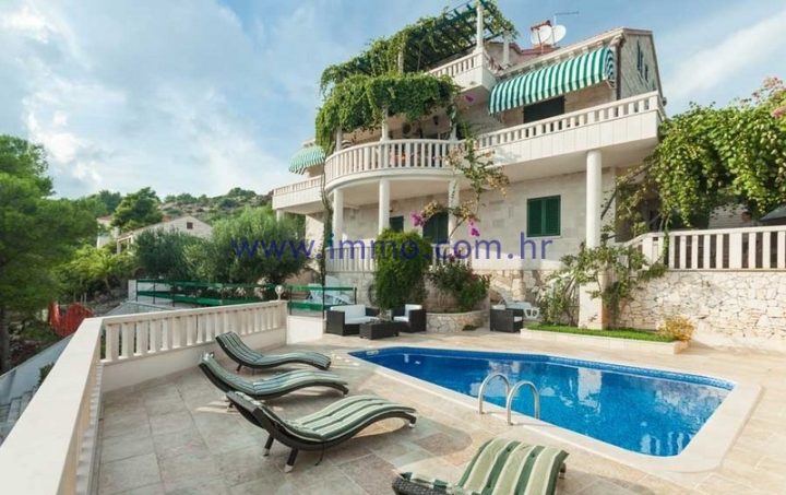 House for sale 550 m² – Bol