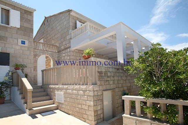 Hiša na predaj 360 m² – Supetar