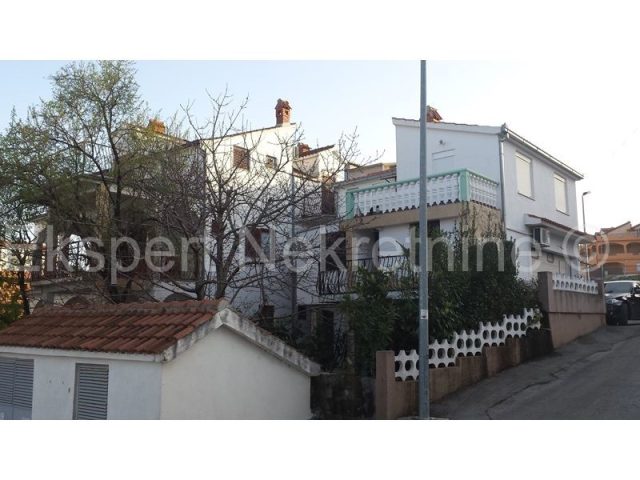 Hiša na predaj 450 m² – Okrug Gornji