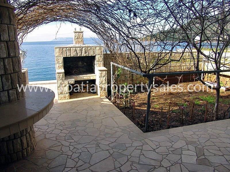 House For sale - SPLITSKO-DALMATINSKA  MAKARSKA 