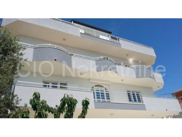 Maison à vendre 400 m² – Podstrana