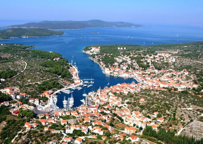 Land for sale 3000 m² – Brač