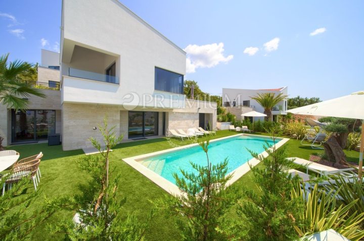 Hiša na predaj 195 m² – Malinska-Dubašnica