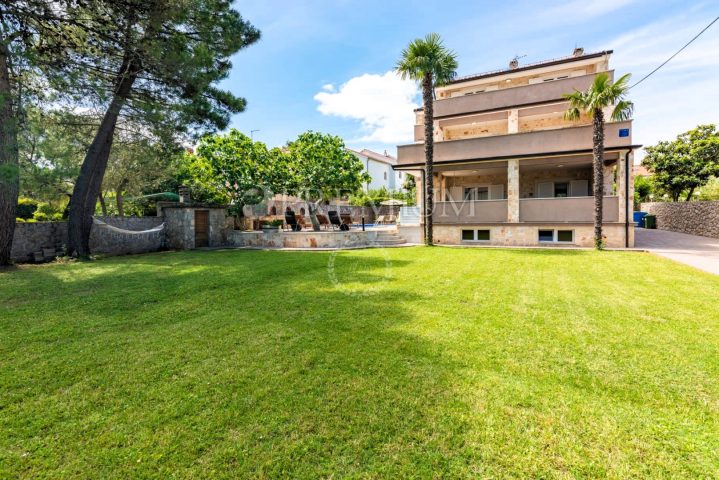 Kuća na prodaju 332 m² – Malinska-Dubašnica