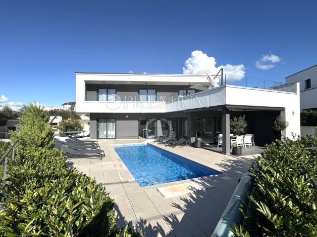 Kuća na prodaju 180 m² – Malinska-Dubašnica