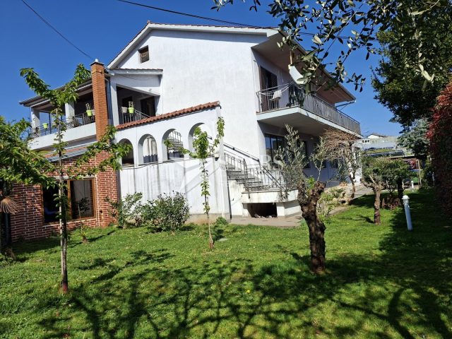 Komerčné na predaj 640 m² – Rijeka