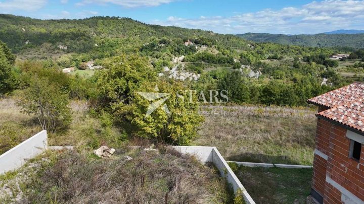 Pozemok na predaj 530 m² – Pićan