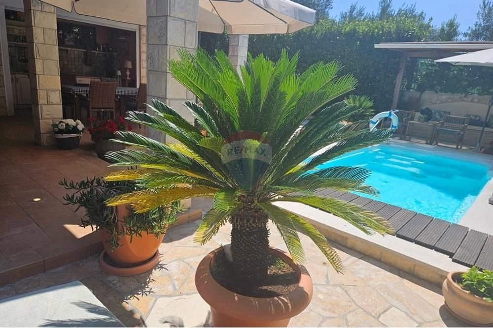 House For sale - Ličko-senjska Novalja