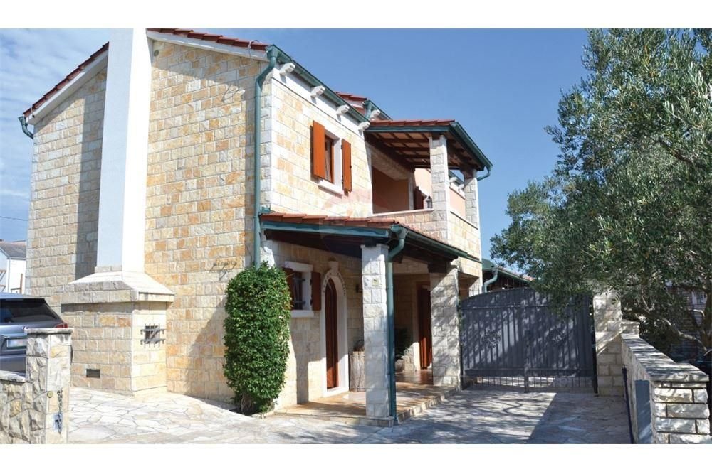 House For sale - Ličko-senjska Novalja