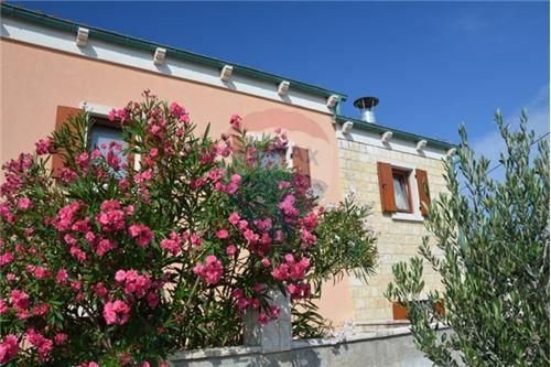House For sale - Ličko-senjska Novalja