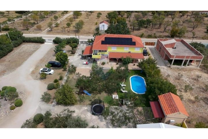 Dům na prodej 700 m² – Benkovac