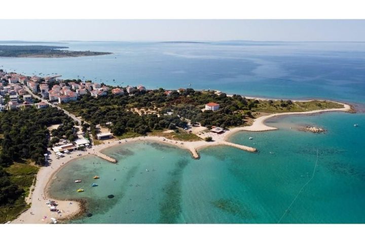 Pozemok na predaj 1772 m² – Novalja