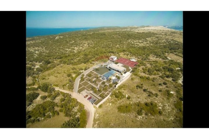 Zemljište na prodaju 4186 m² – Novalja