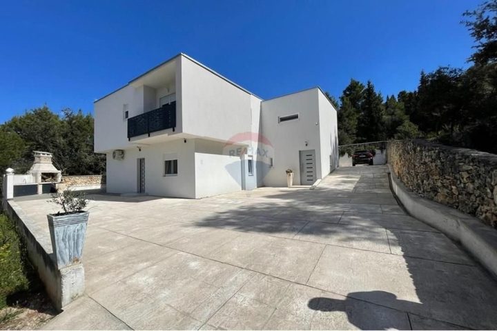 Kuća na prodaju 192 m² – Preko