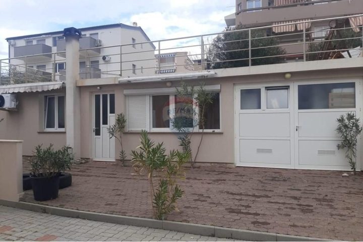 Apartmán na prodej 100 m² – Novalja