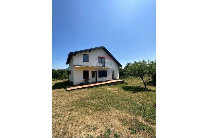 Kuća na prodaju 80 m² – Brinje