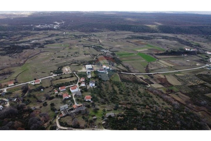Zemljište na prodaju 981 m² – Ražanac