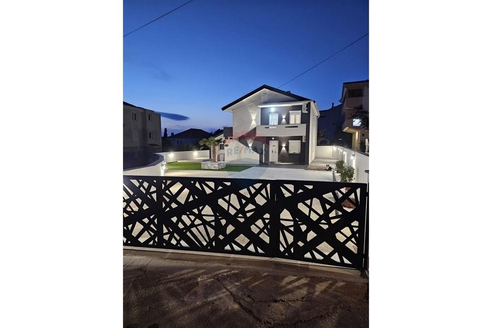 House For sale - Ličko-senjska Novalja