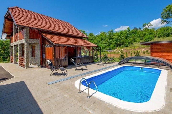 Kuća na prodaju 136 m² – Perušić