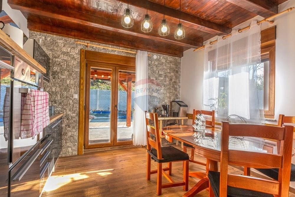 Casa In vendita - Ličko-senjska Konjsko Brdo