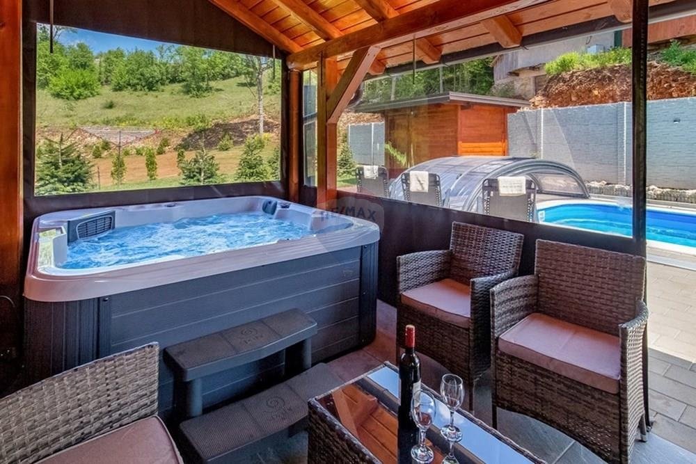 Casa In vendita - Ličko-senjska Konjsko Brdo