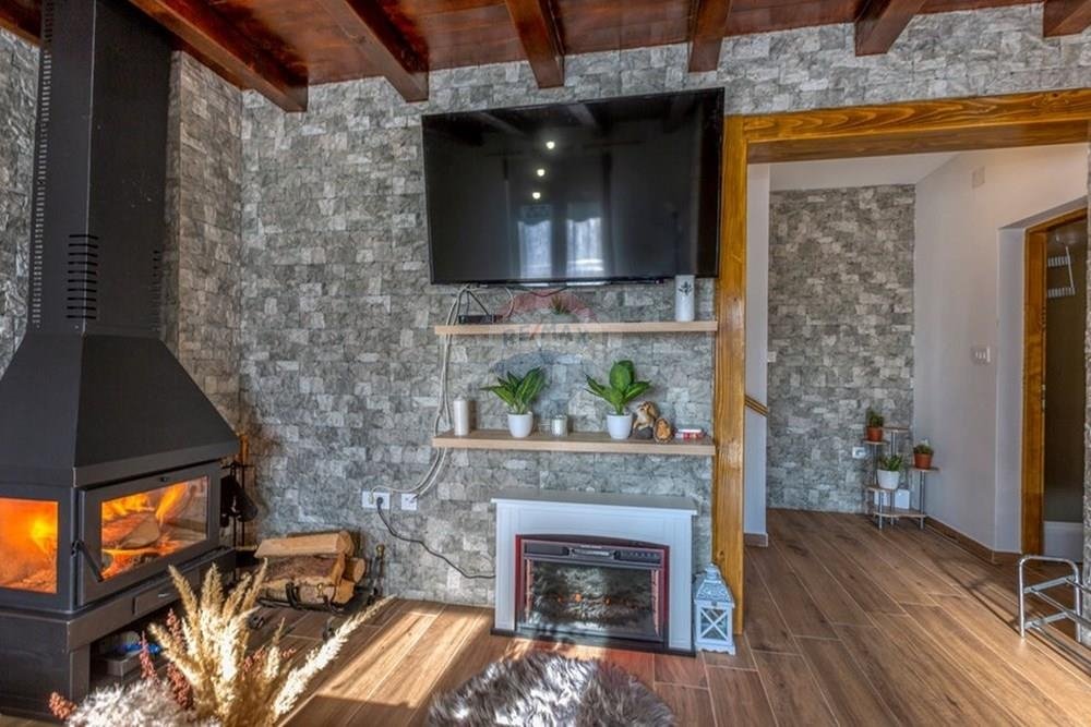Casa In vendita - Ličko-senjska Konjsko Brdo
