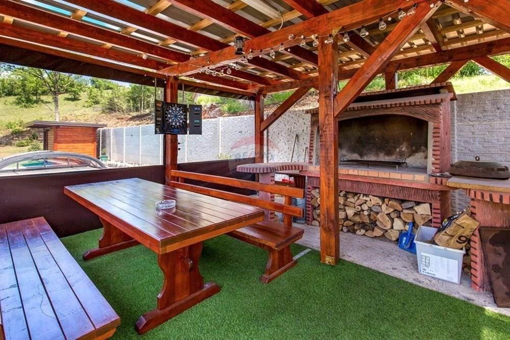 Casa In vendita - Ličko-senjska Konjsko Brdo