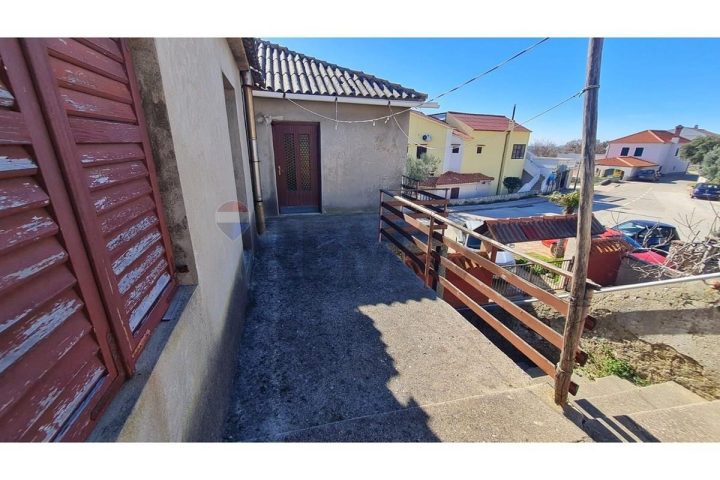 Kuća na prodaju 66 m² – Povljana