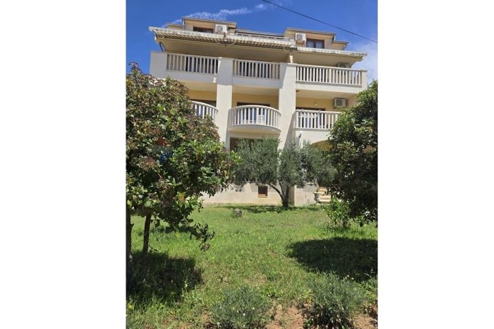 Hiša na predaj 600 m² – Pakoštane