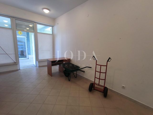Poslovni prostor Na prodaju - Primorsko-goranska Novi Vinodolski - foto 2/7