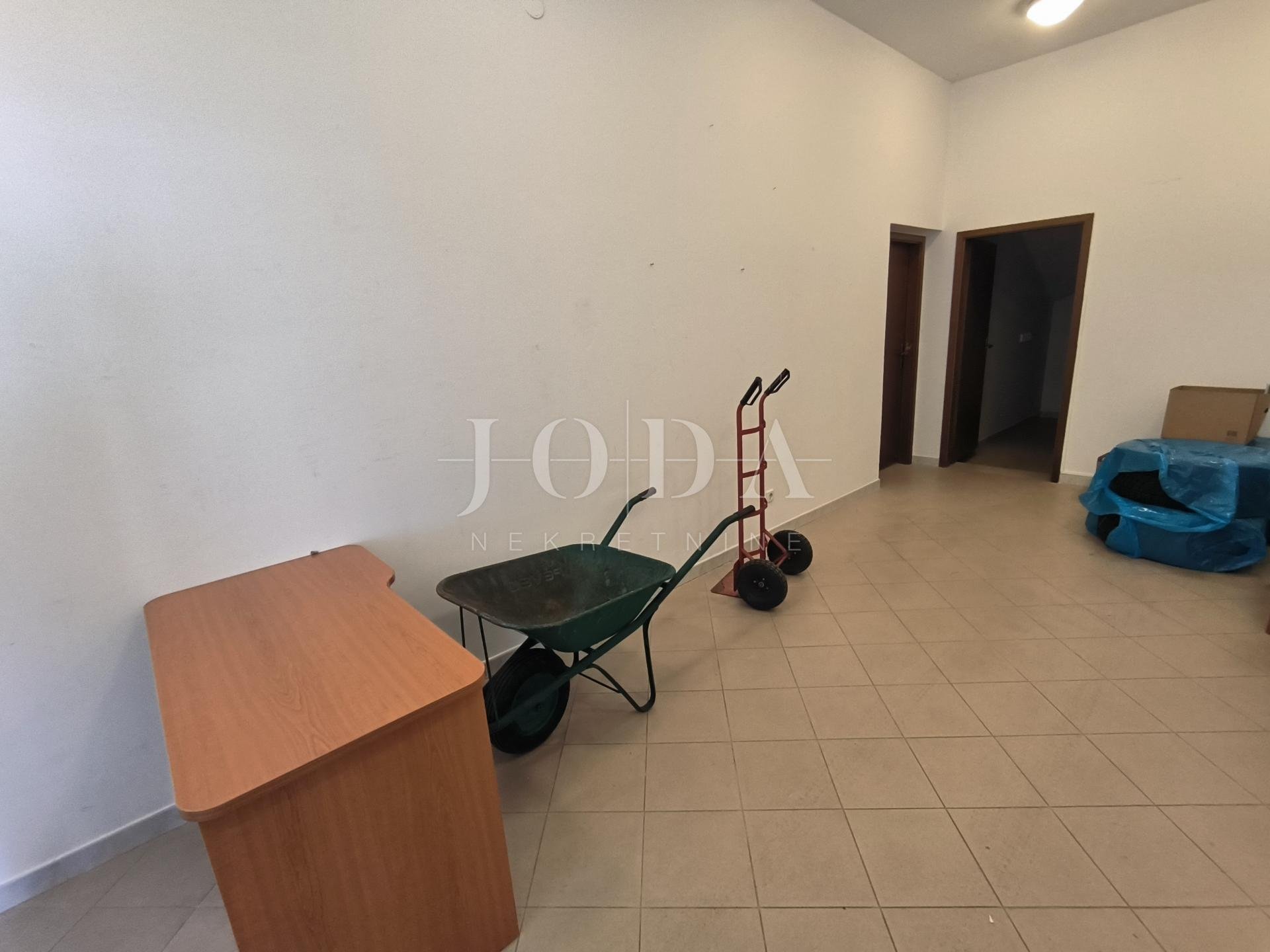 Poslovni prostor Na prodaju - Primorsko-goranska Novi Vinodolski