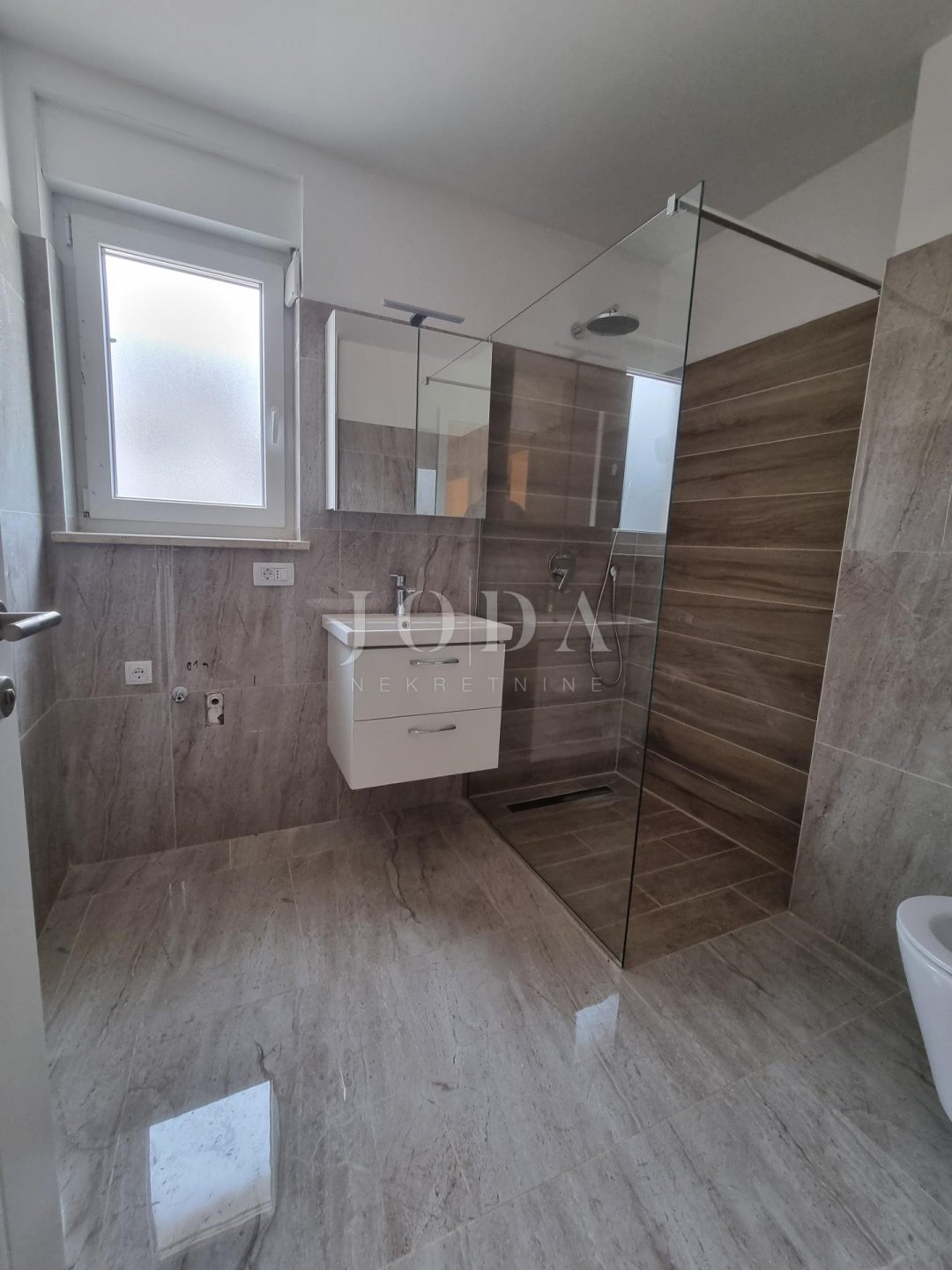Apartma Naprodaj - Primorsko-goranska Njivice