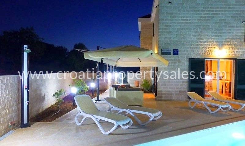 House For sale - SPLITSKO-DALMATINSKA  BRAČ 