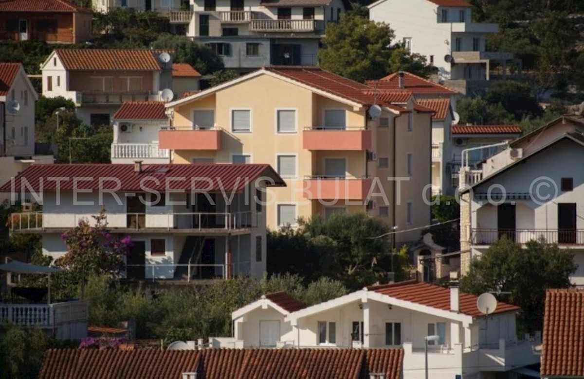 Casa In vendita - ŠIBENSKO-KNINSKA  ROGOZNICA 