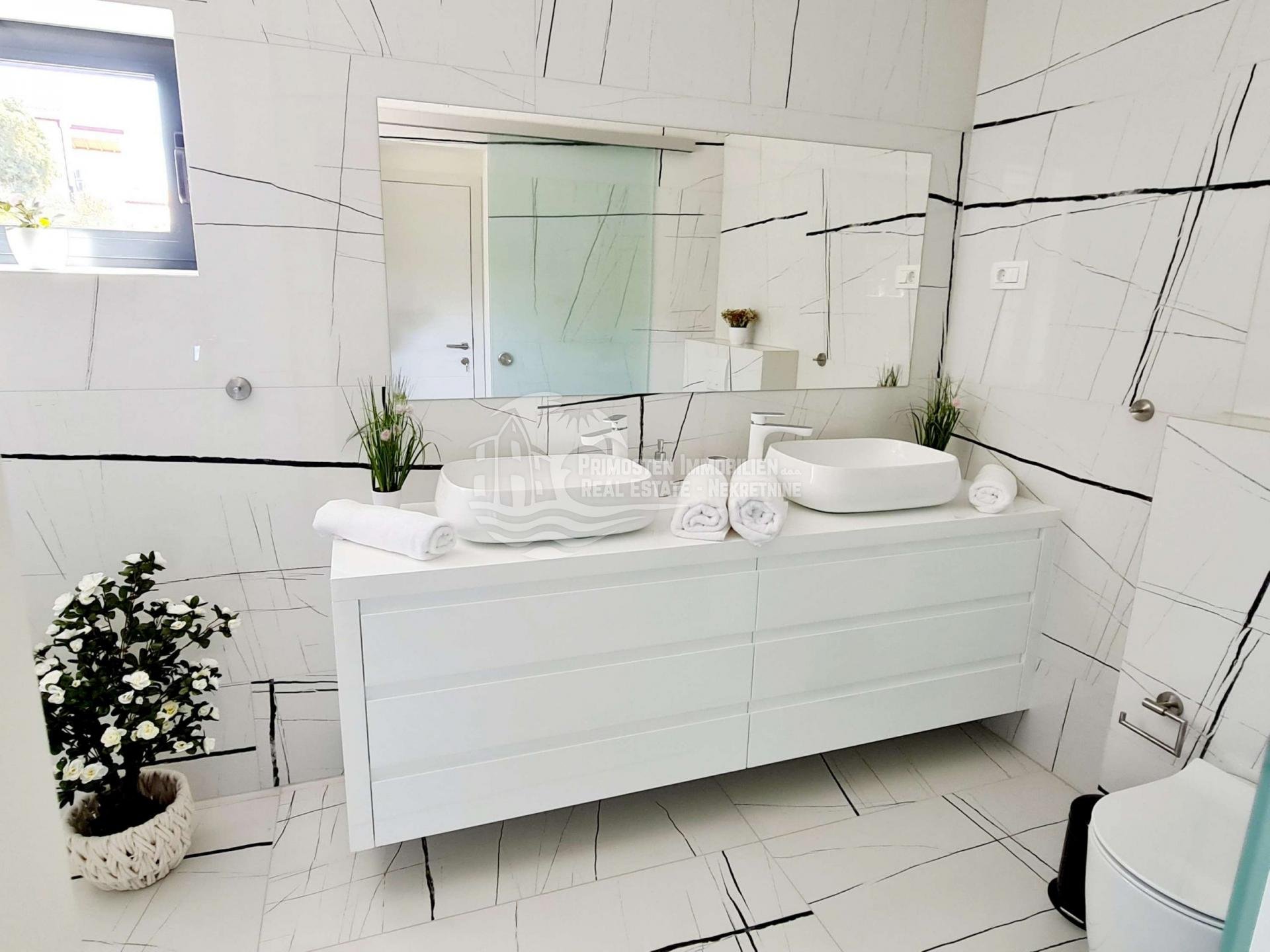 Casa In vendita - Šibensko-kninska Rogoznica