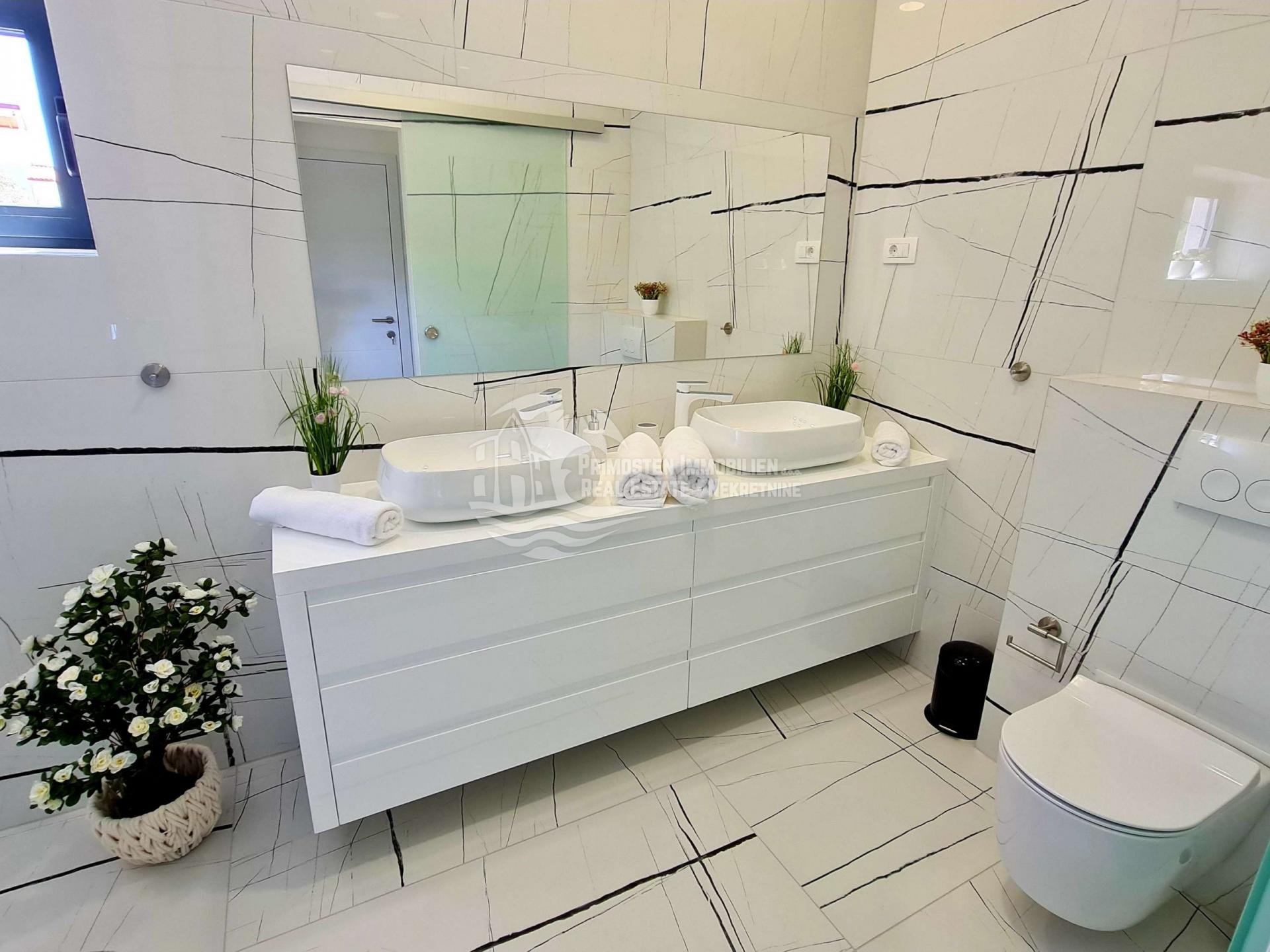 Casa In vendita - Šibensko-kninska Rogoznica