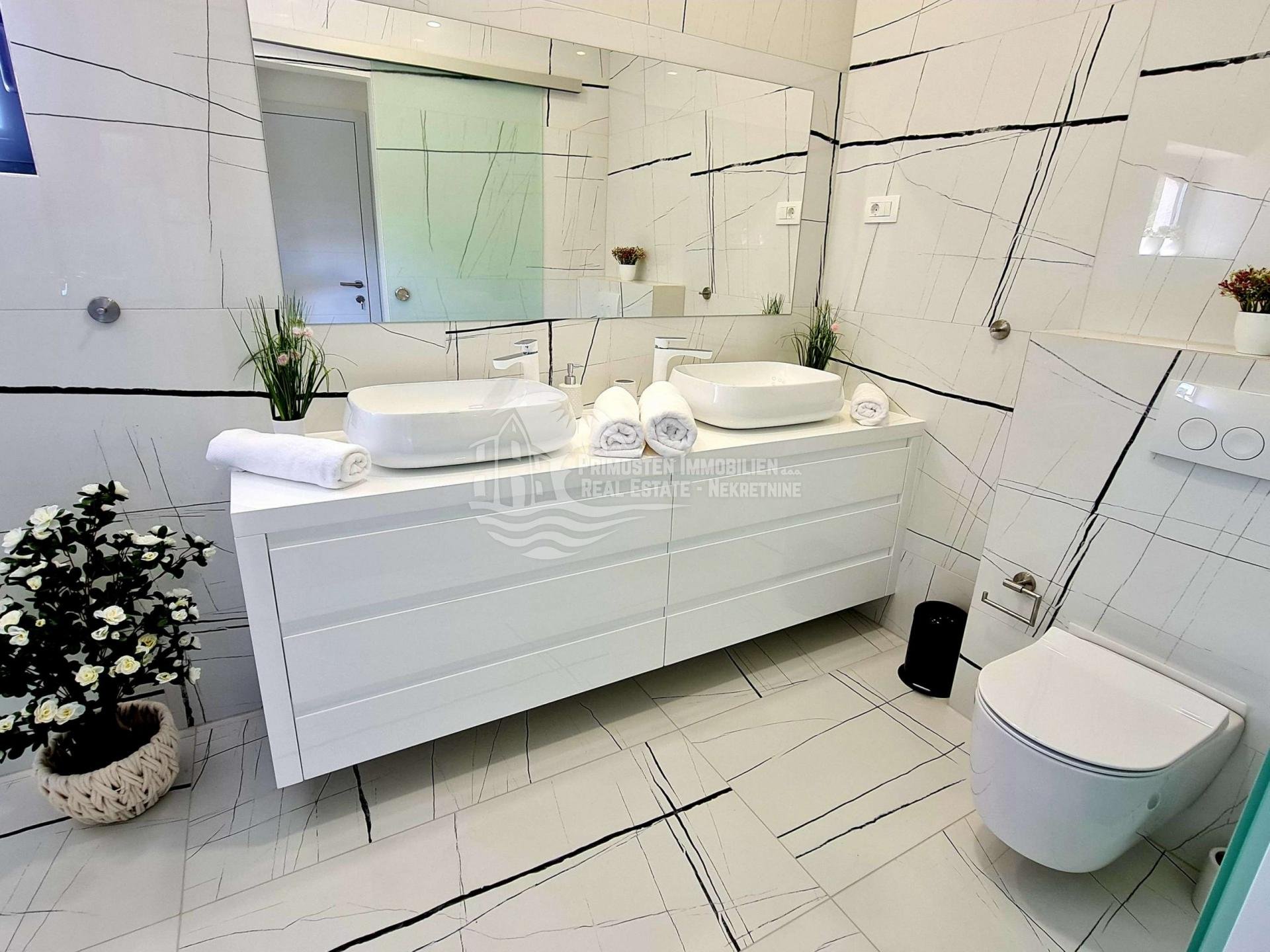 Casa In vendita - Šibensko-kninska Rogoznica