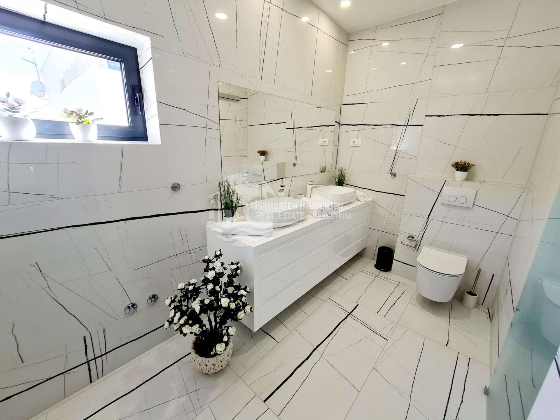 Casa In vendita - Šibensko-kninska Rogoznica