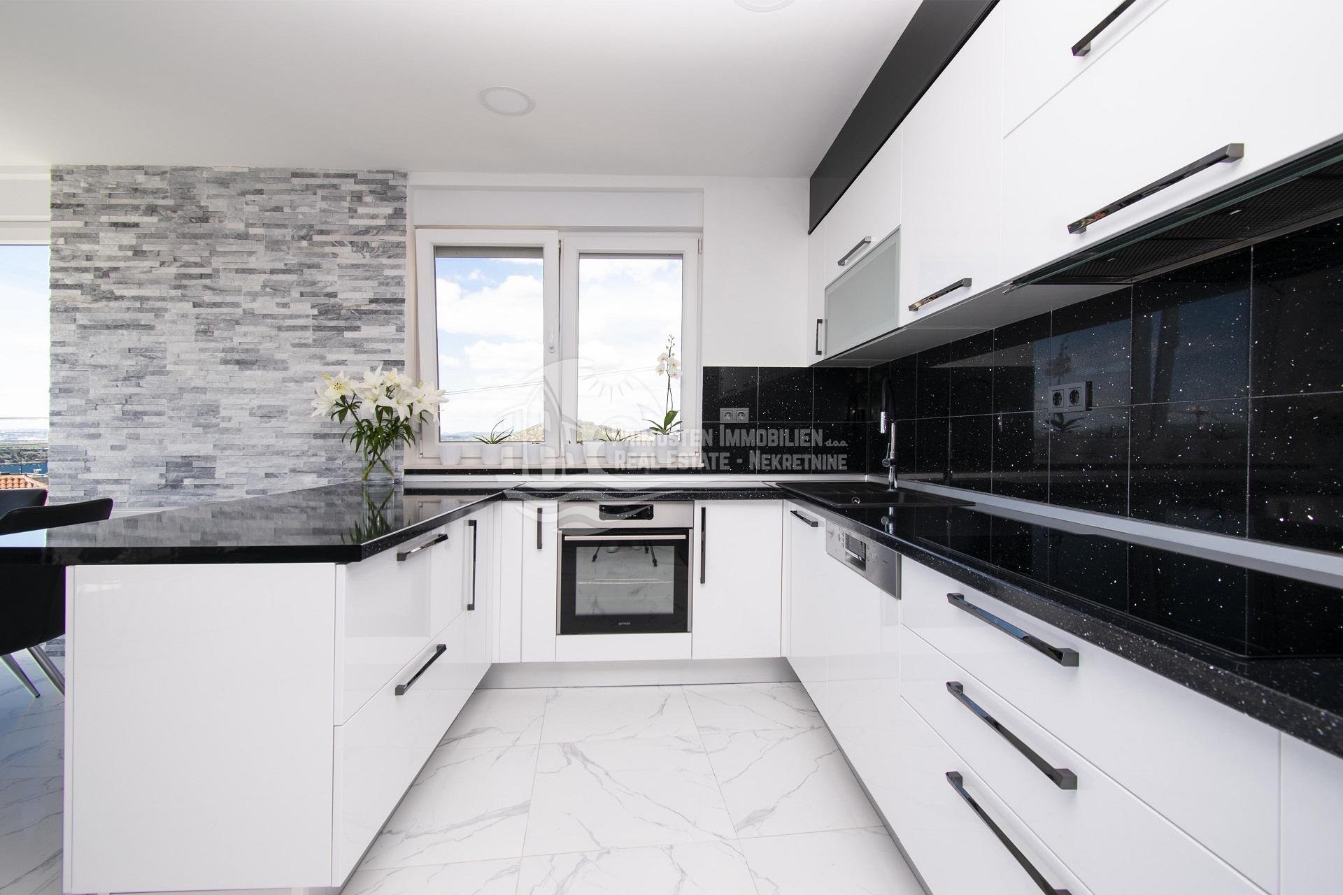 Haus Zu verkaufen - Šibensko-kninska Grad