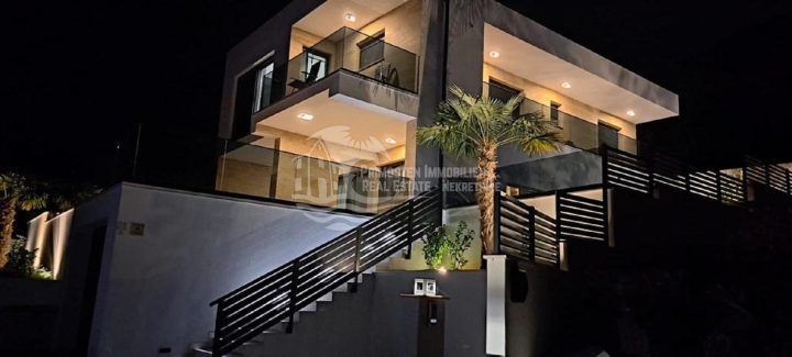 Kuća na prodaju 344 m² – Okrug