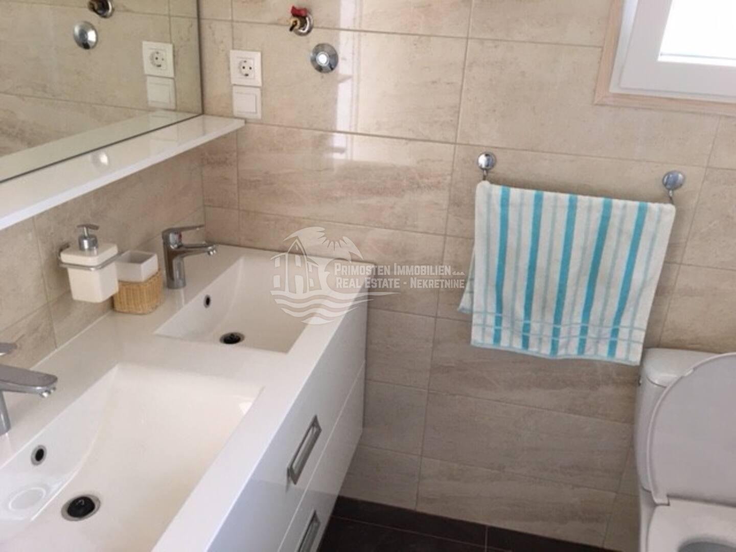 Casa In vendita - Splitsko-dalmatinska Sevid