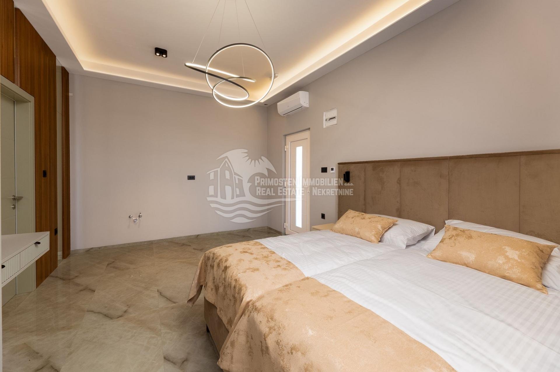 Maison À vendre - Šibensko-kninska Rogoznica