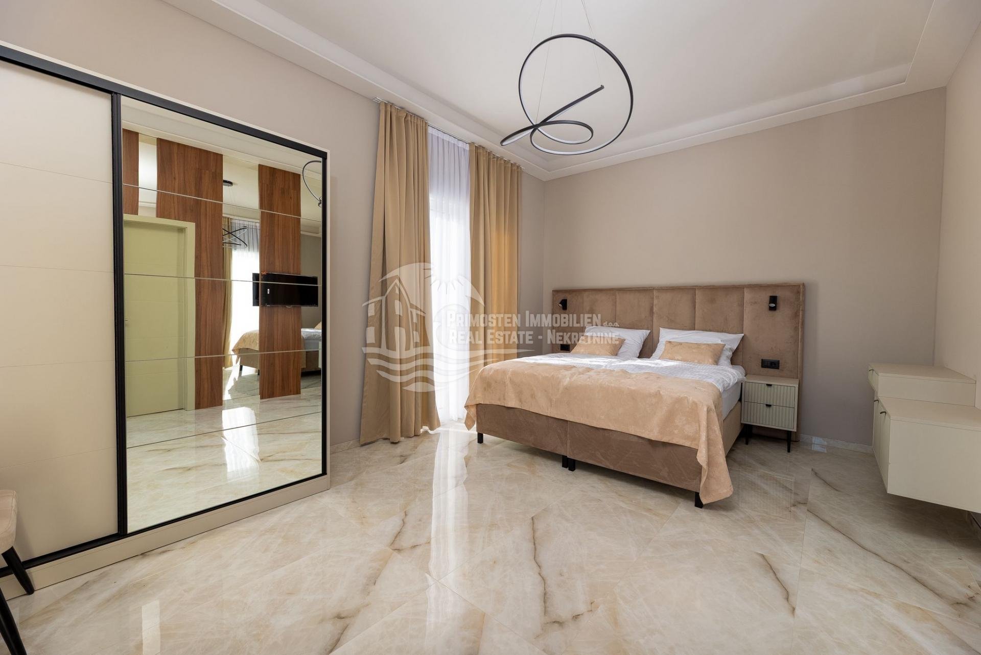 Maison À vendre - Šibensko-kninska Rogoznica