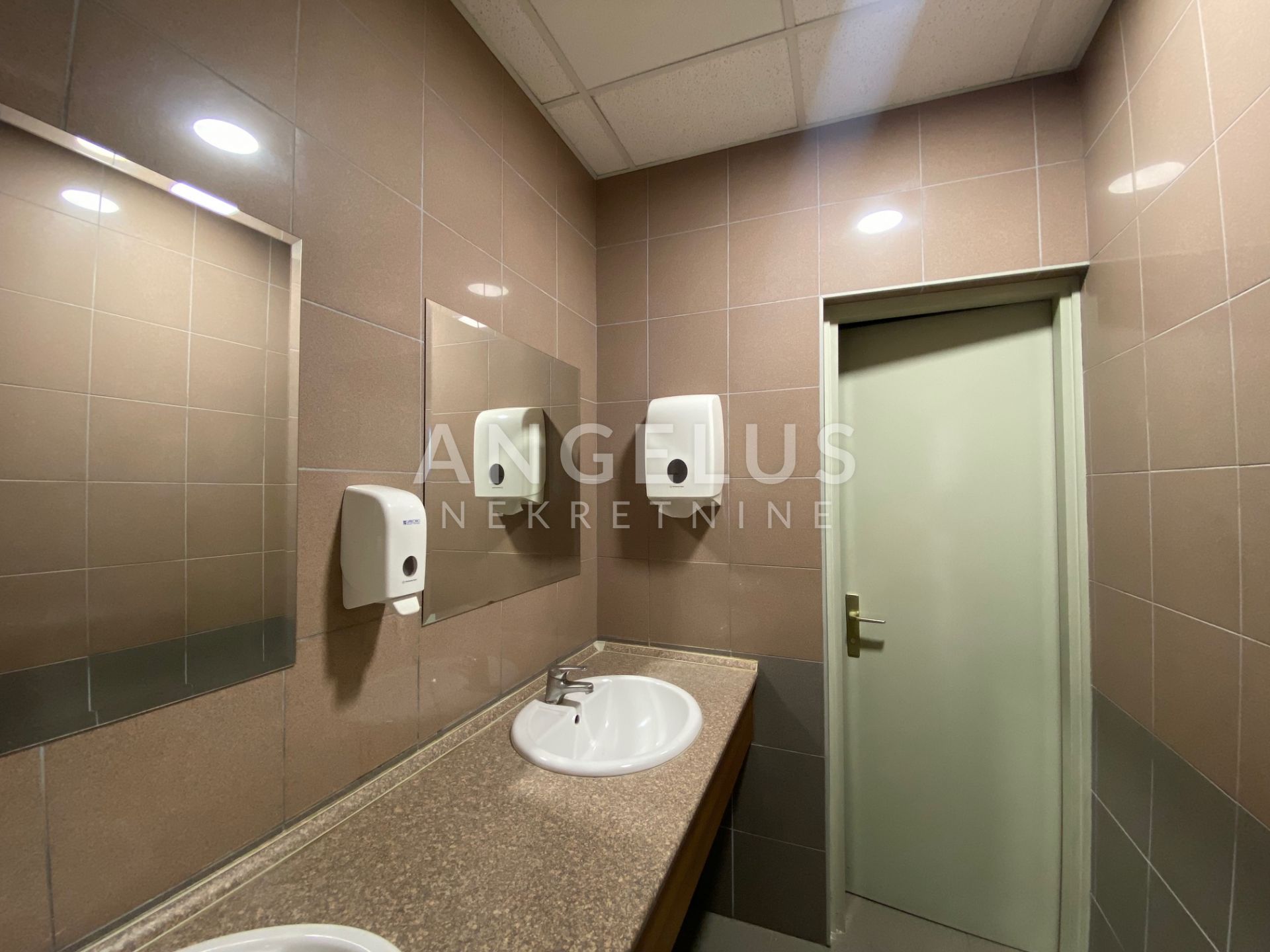 Business premises For rent - Grad Zagreb Buzin
