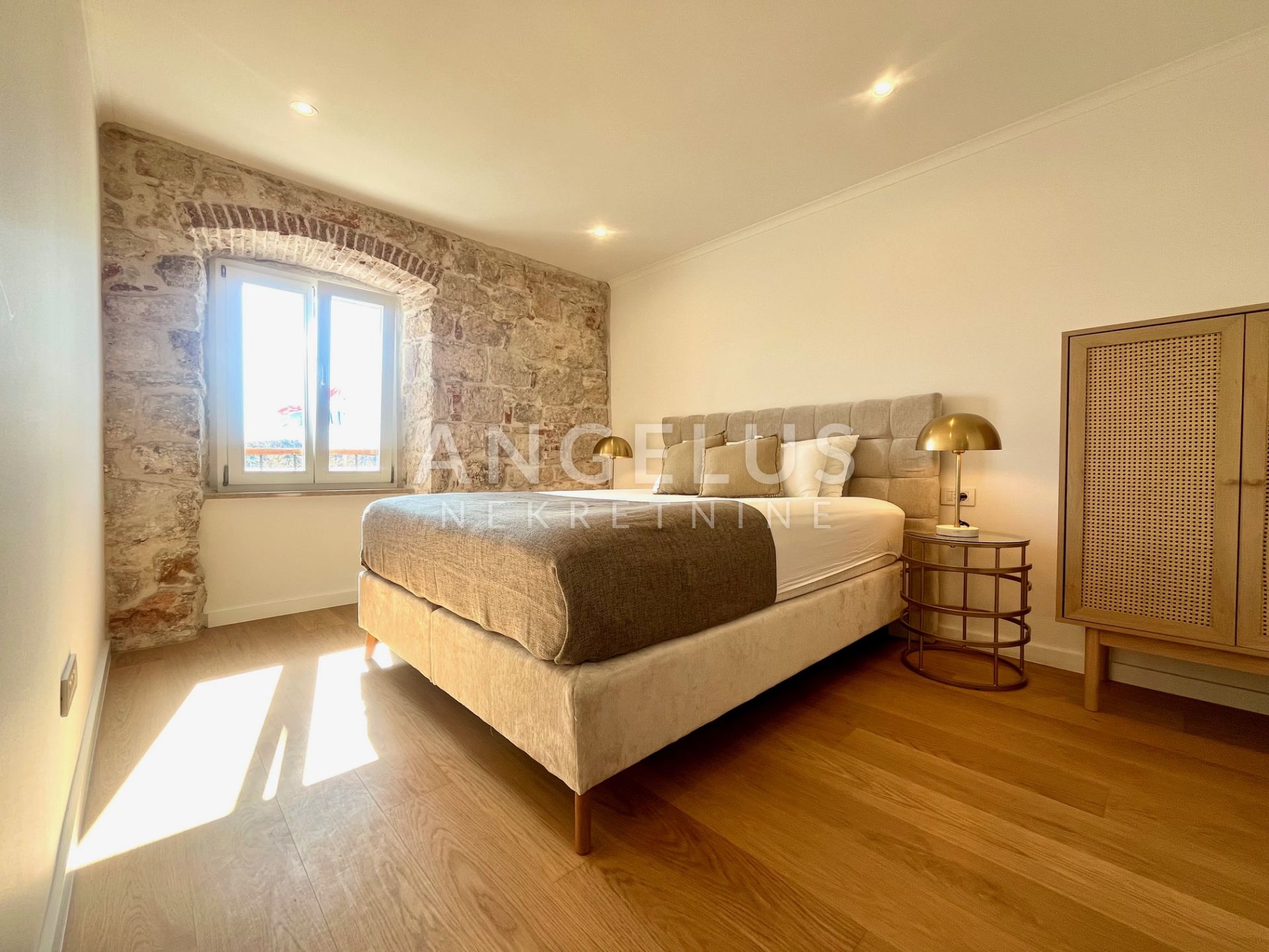 Flat For sale -  Grad