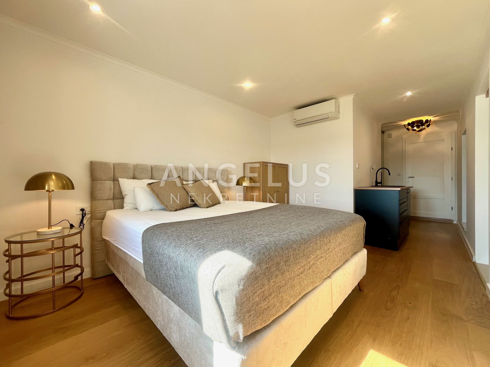 Flat For sale -  Grad